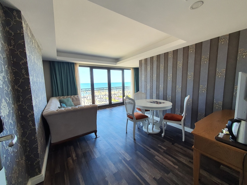 Business Suite, Bathtub, Sea View