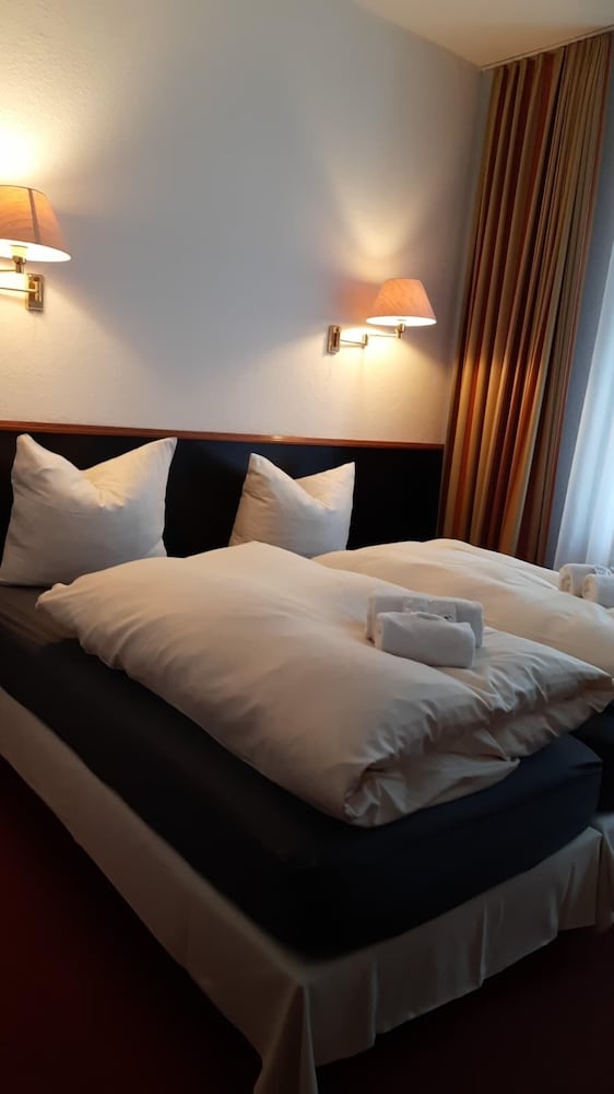 Basic Triple Room, City View