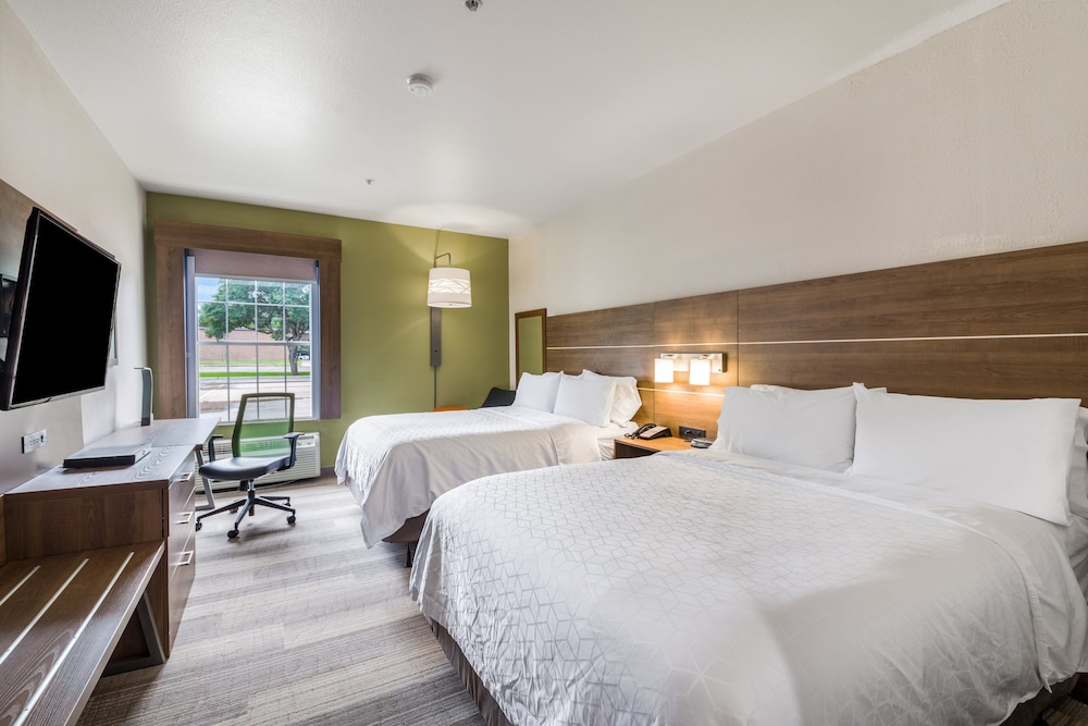 Standard Room, 2 Queen Beds - Photo 1