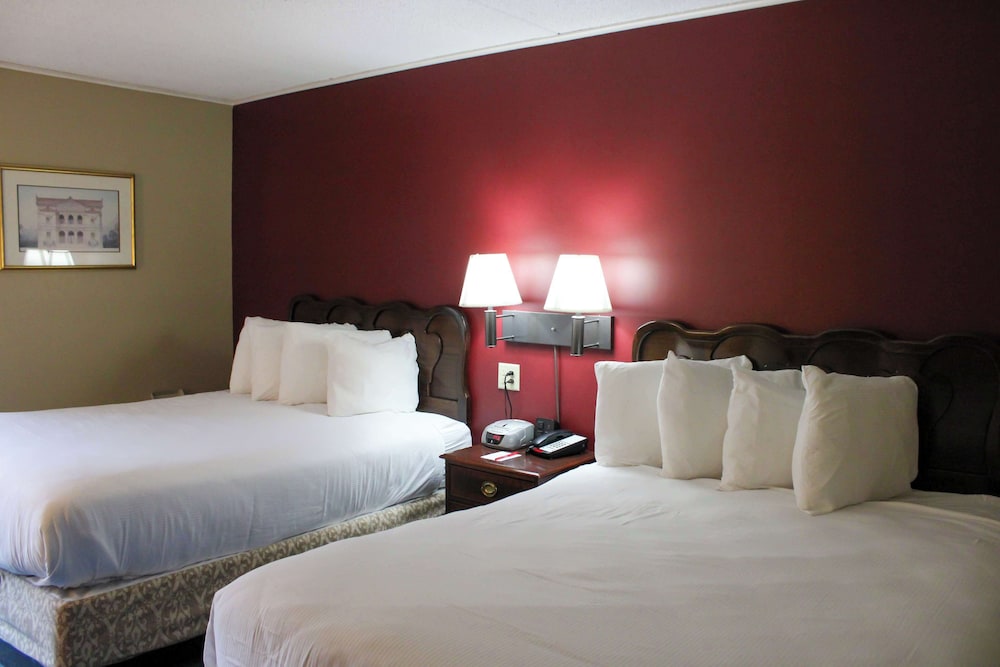 1st Floor ADA Accessible 2 Queen Beds