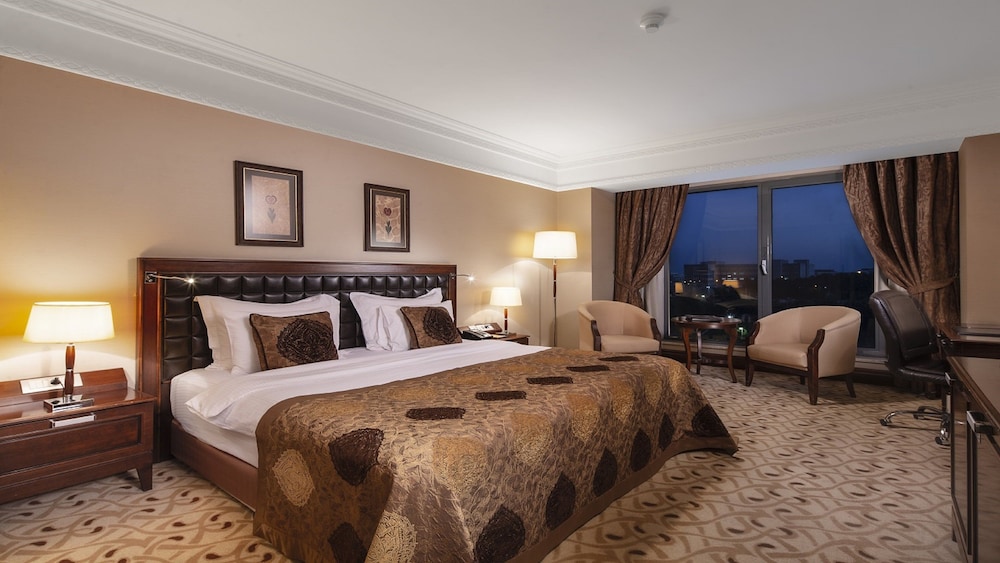 Premium Room, 1 King Bed, Club Lounge Access photo 1