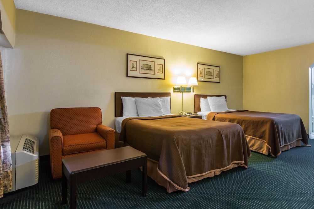 Standard Room, 2 Double Beds, Smoking - Photo 3