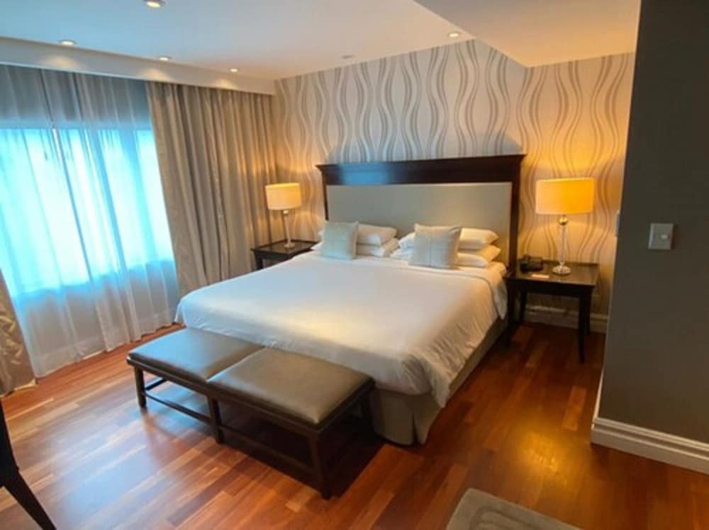 Studio, 1 King Bed, City View (Pool Access)
