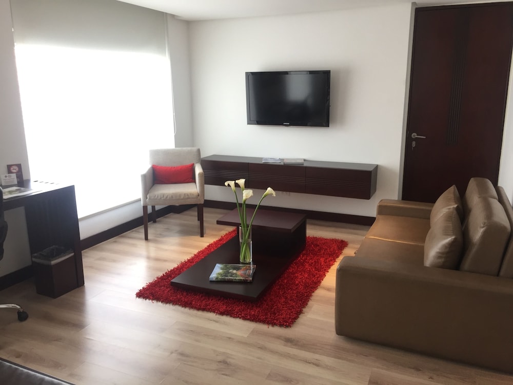 Suite, 1 King Bed, Non Smoking (Living Room) - Photo 14