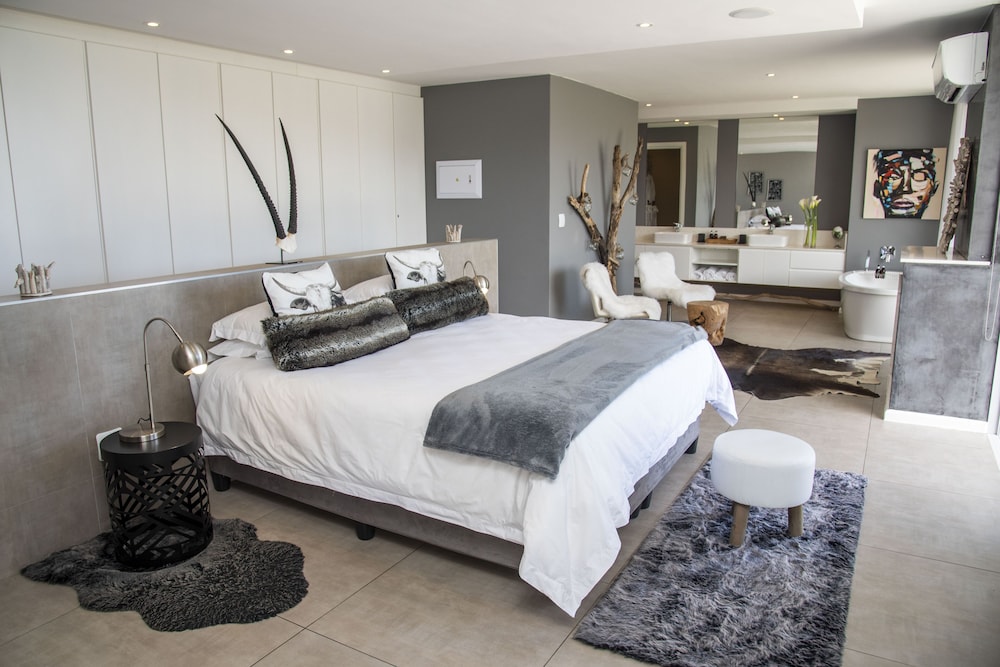 Luxury Room, 1 King Bed, Balcony, Ocean View