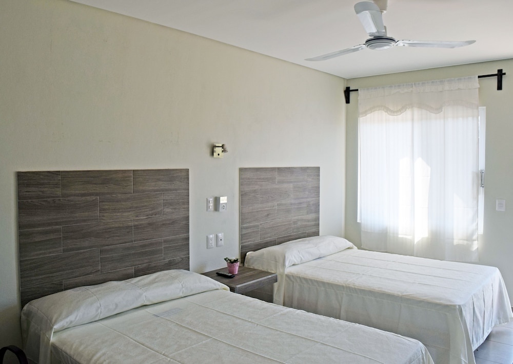 Standard Double Room, 2 Double Beds photo 2