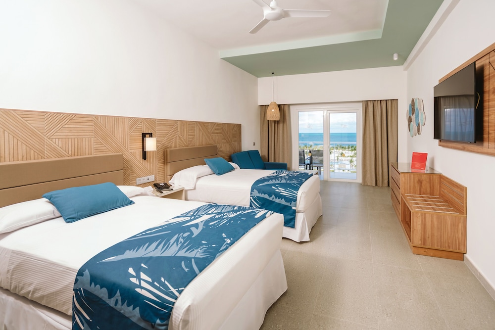 Standard Double Room, Oceanfront (l)
