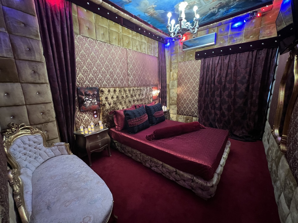 Premium Double Room (Versailles)