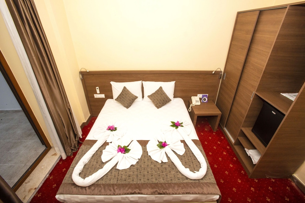 Standard Room, 1 Double Bed, Non Smoking, Garden View - Photo 8