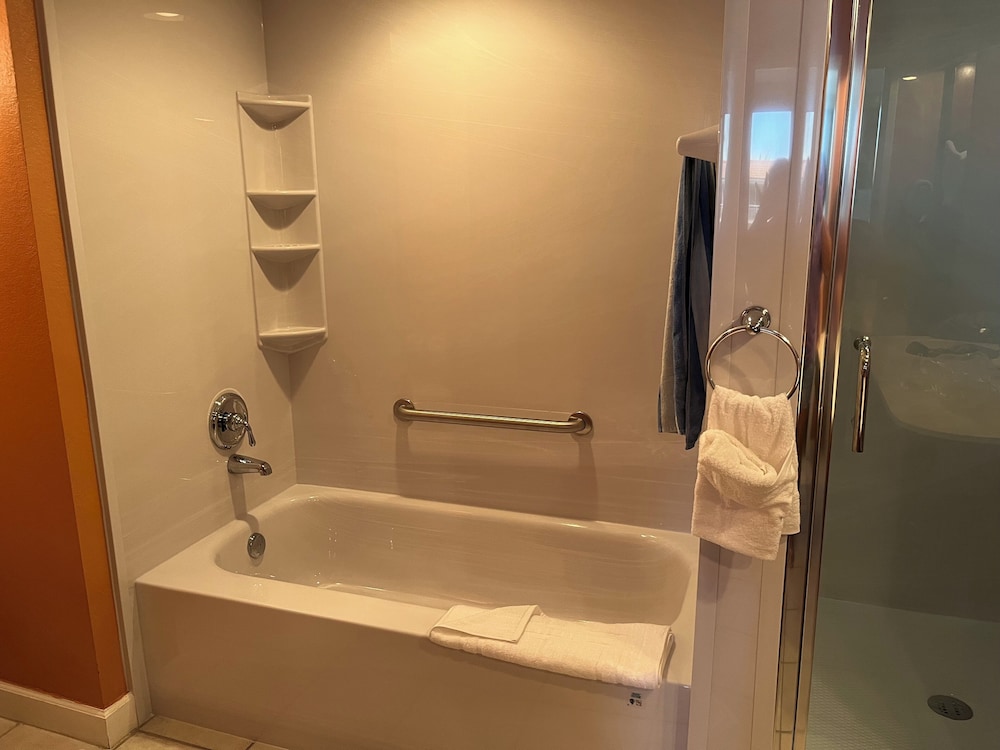 Deluxe Suite, 1 Bedroom, Ocean View - Photo 8