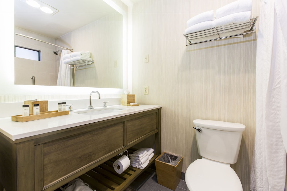 Suite, 1 King Bed, Fireplace, Partial Ocean View - Photo 6