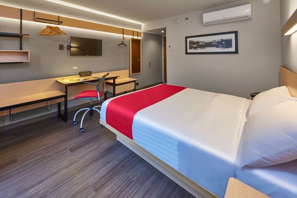 Room, 1 Queen Bed photo 1