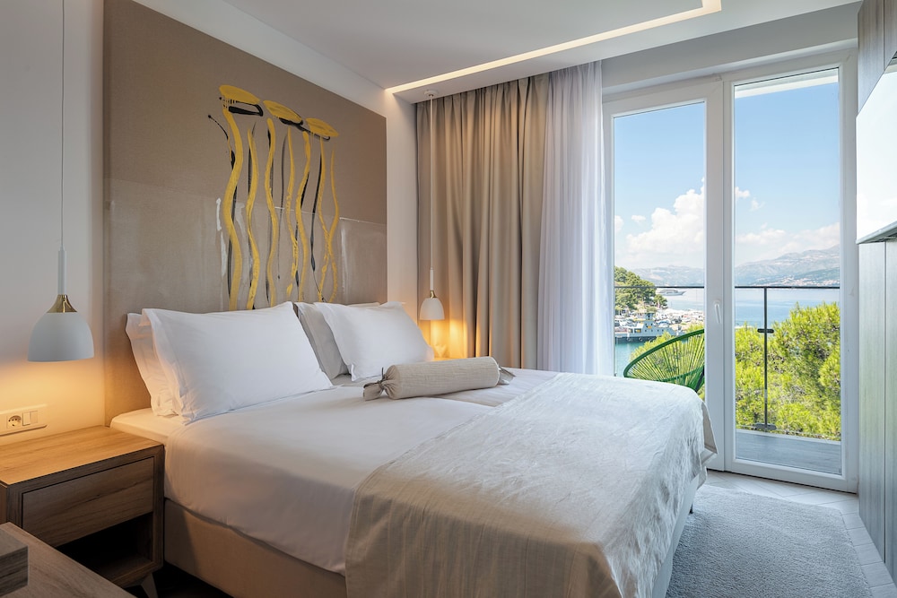 Gold Room with balcony, Partial Sea view