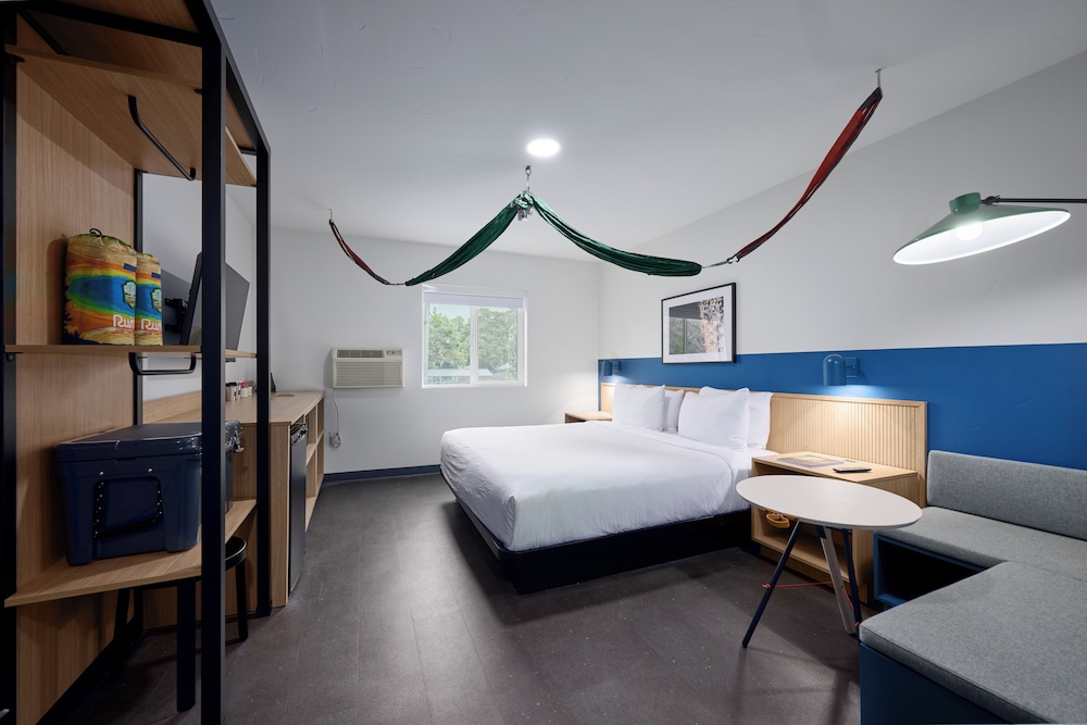 Standard Room, 1 King Bed - Photo 1