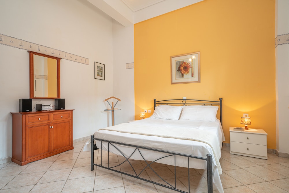 Luxury Studio, 1 Double Bed, Lanai, Courtyard Area photo 1