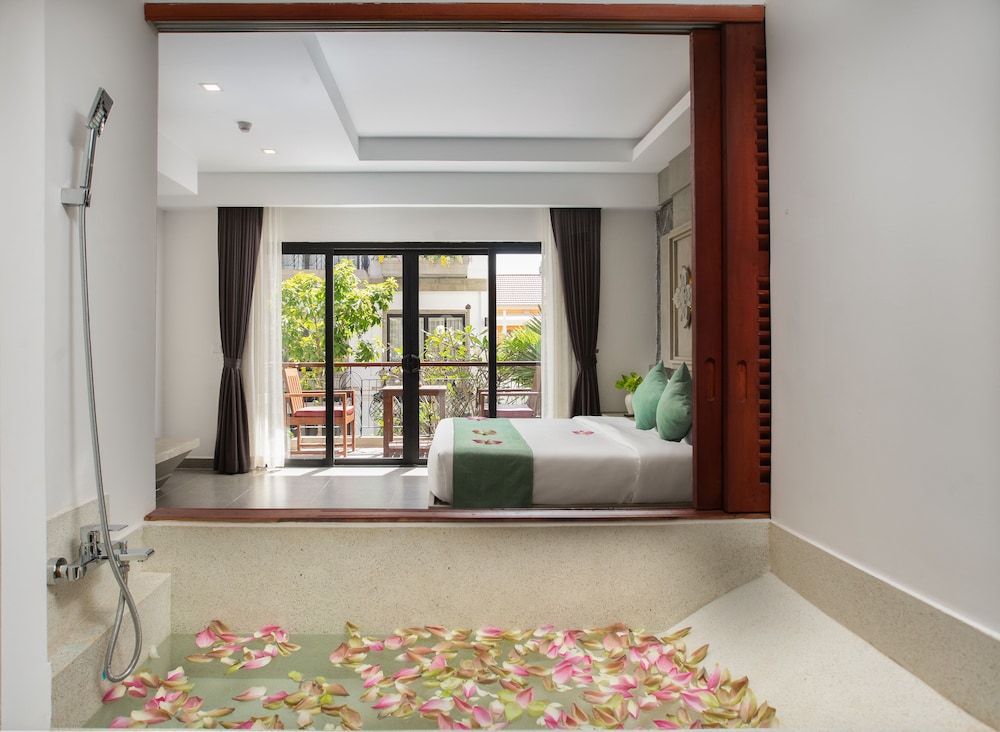 Deluxe Double Room, 1 King Bed - Photo 13