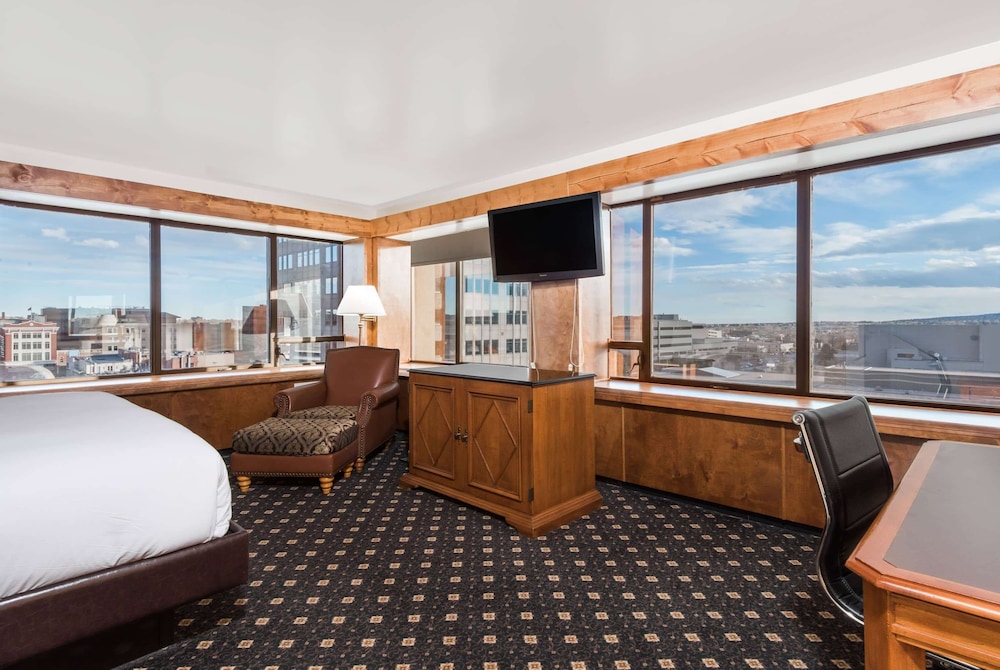 Room, 1 King Bed, Accessible, Non Smoking (Downtown View, Corner) - Photo 1