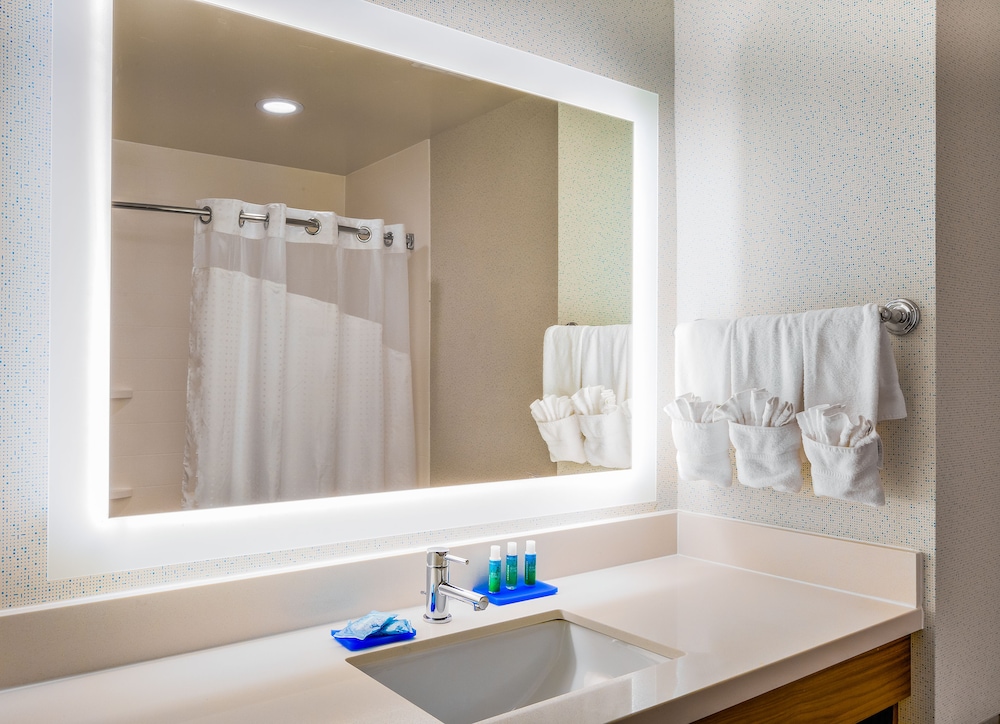 Suite, 1 Bedroom - Photo 2