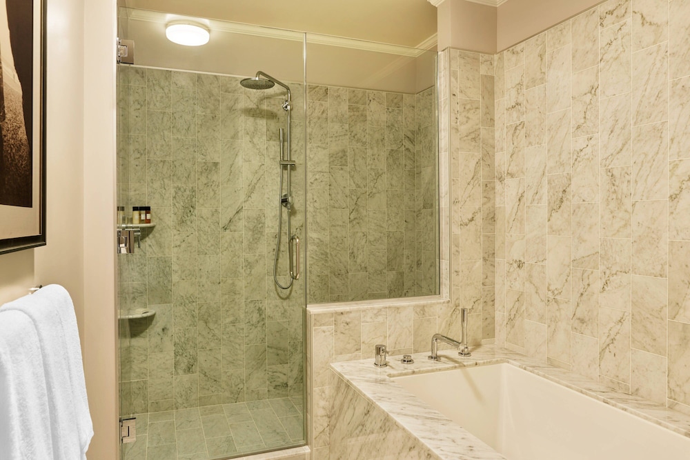 Suite, 1 Bedroom - Photo 9