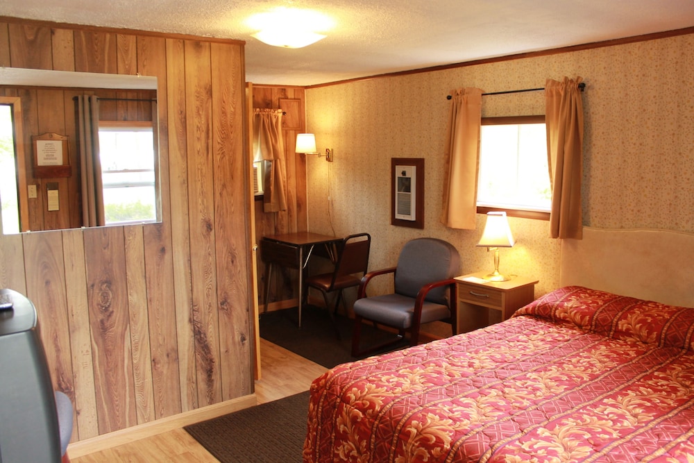 Basic Cabin, 1 Double Bed photo 3
