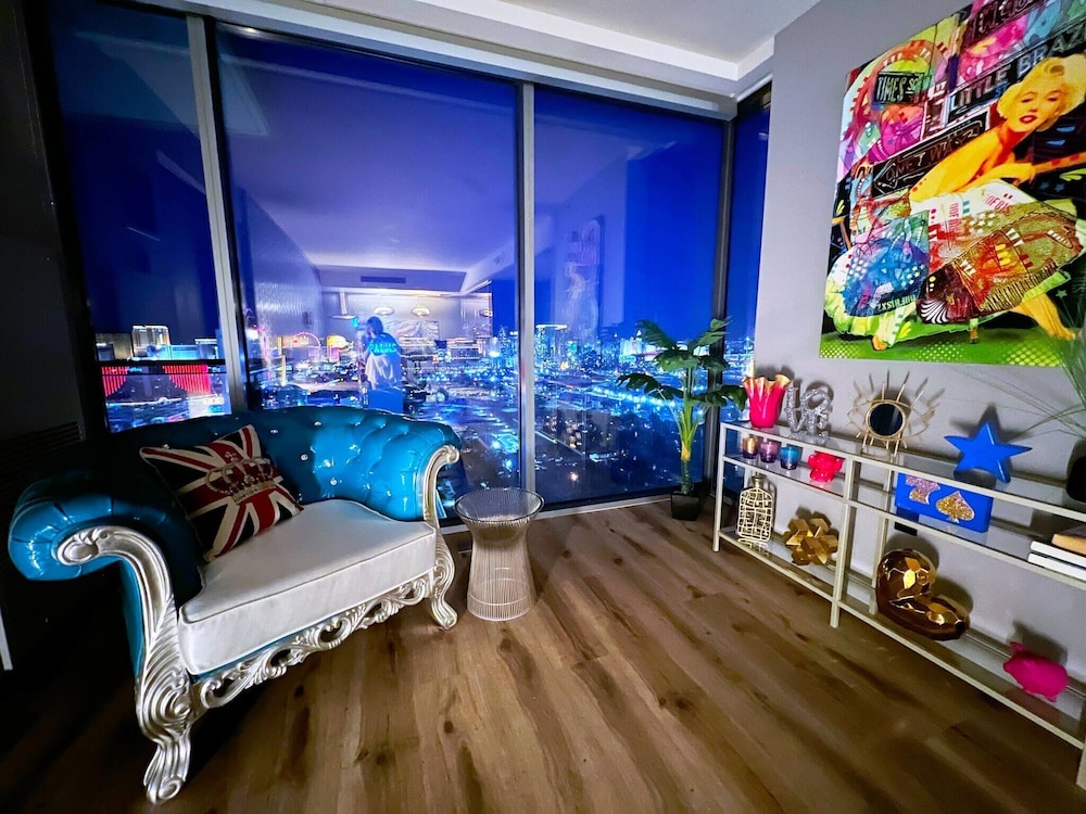 Panoramic Strip Views Open Balcony Free Parking High Floor Sleeps 4, Φωτογραφία 2