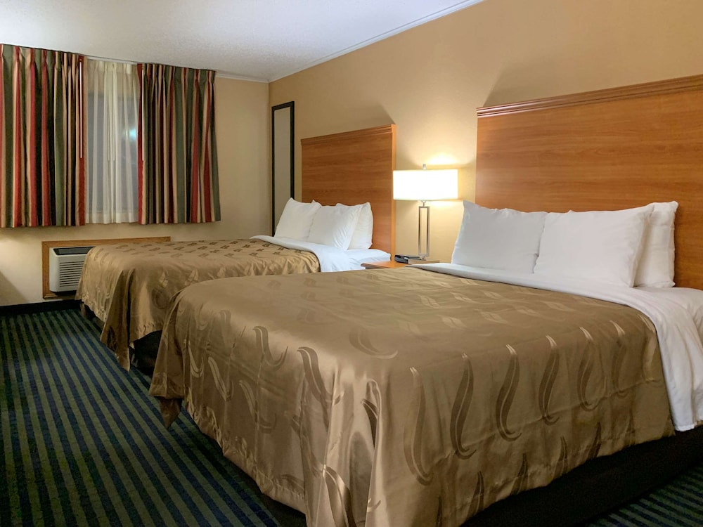 Standard Room, 2 Queen Beds, Non Smoking - Photo 6
