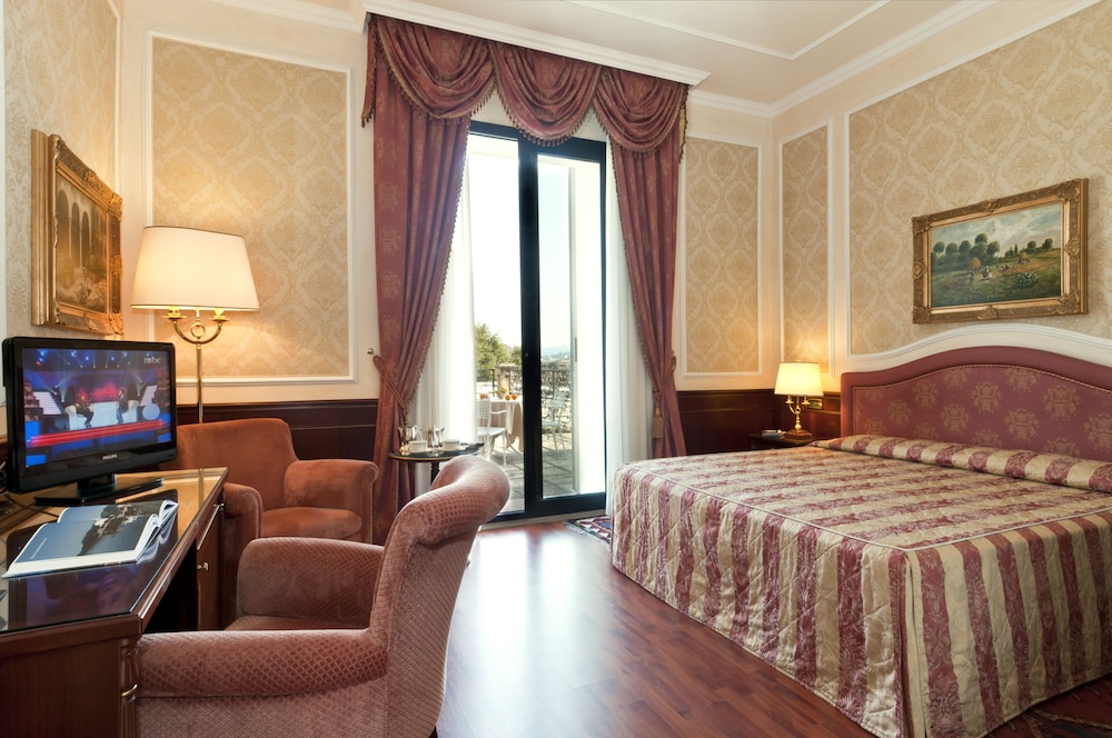 CLASSIC double room, with lake view or partial lake / pool view