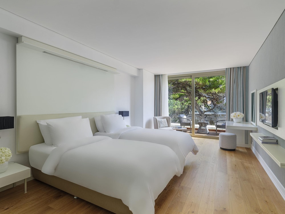 Classic Room, 2 Twin Beds, Park View thumbnail 5