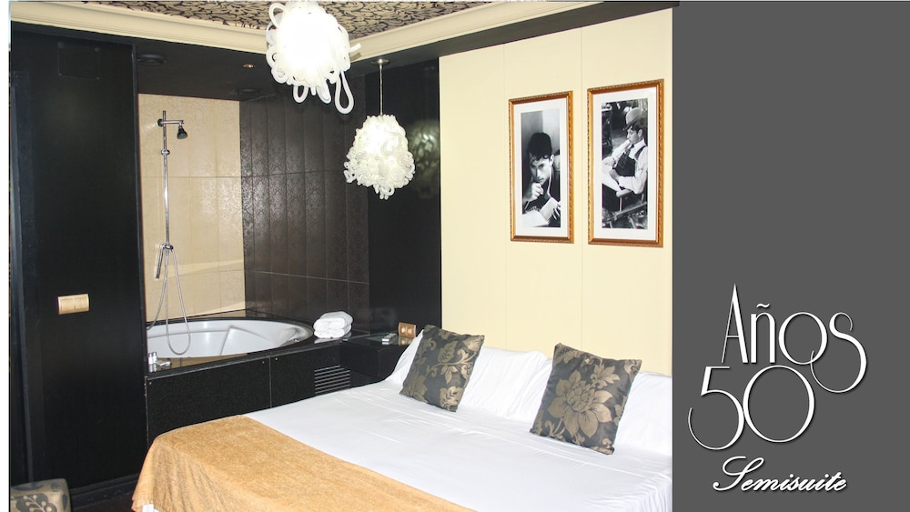 Deluxe Double Room, Jetted Tub photo 2