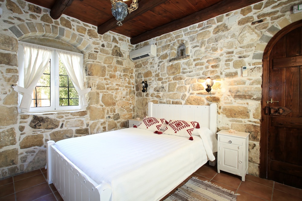 Villa photo 2