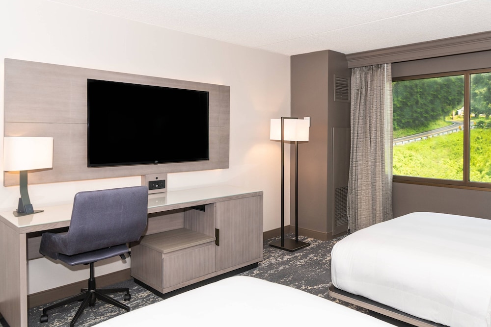Club Room, 2 Queen Beds - Photo 4