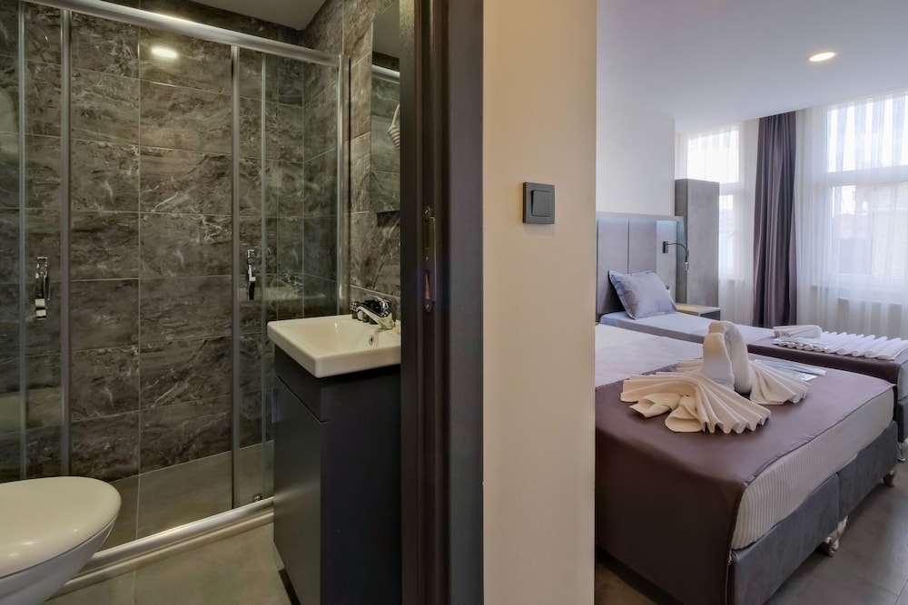 Deluxe Triple Room, Non Smoking photo 3
