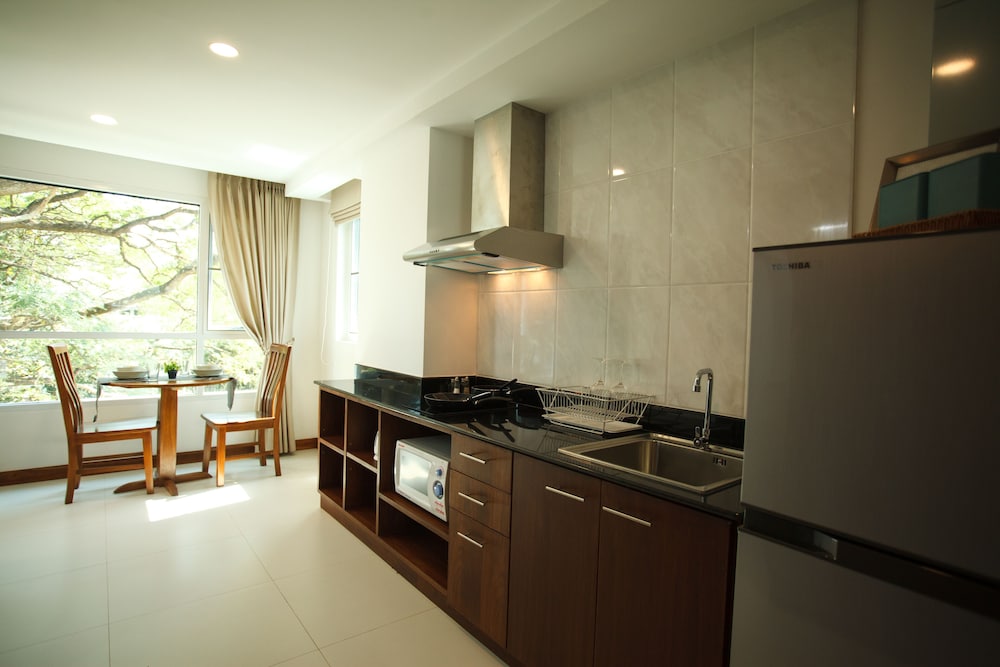 Deluxe Corner Room - Photo 4