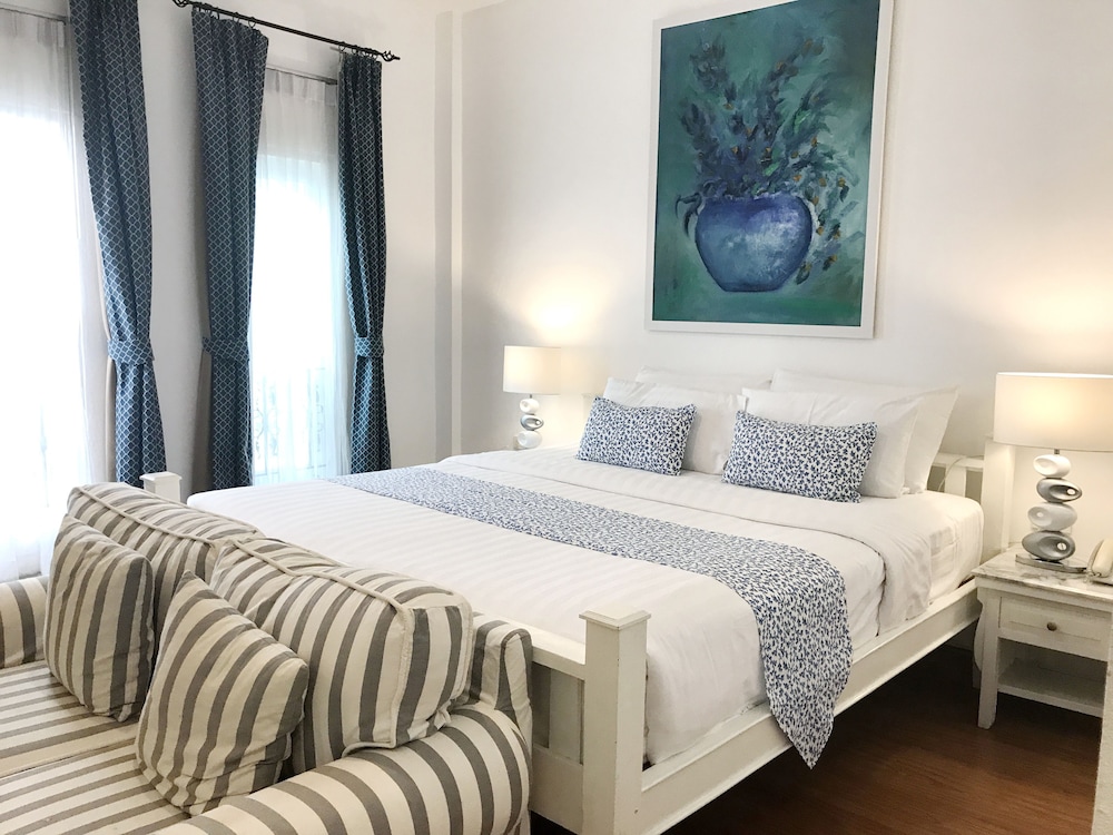 Premium Deluxe 1 King, City View with Balcony - Photo 10