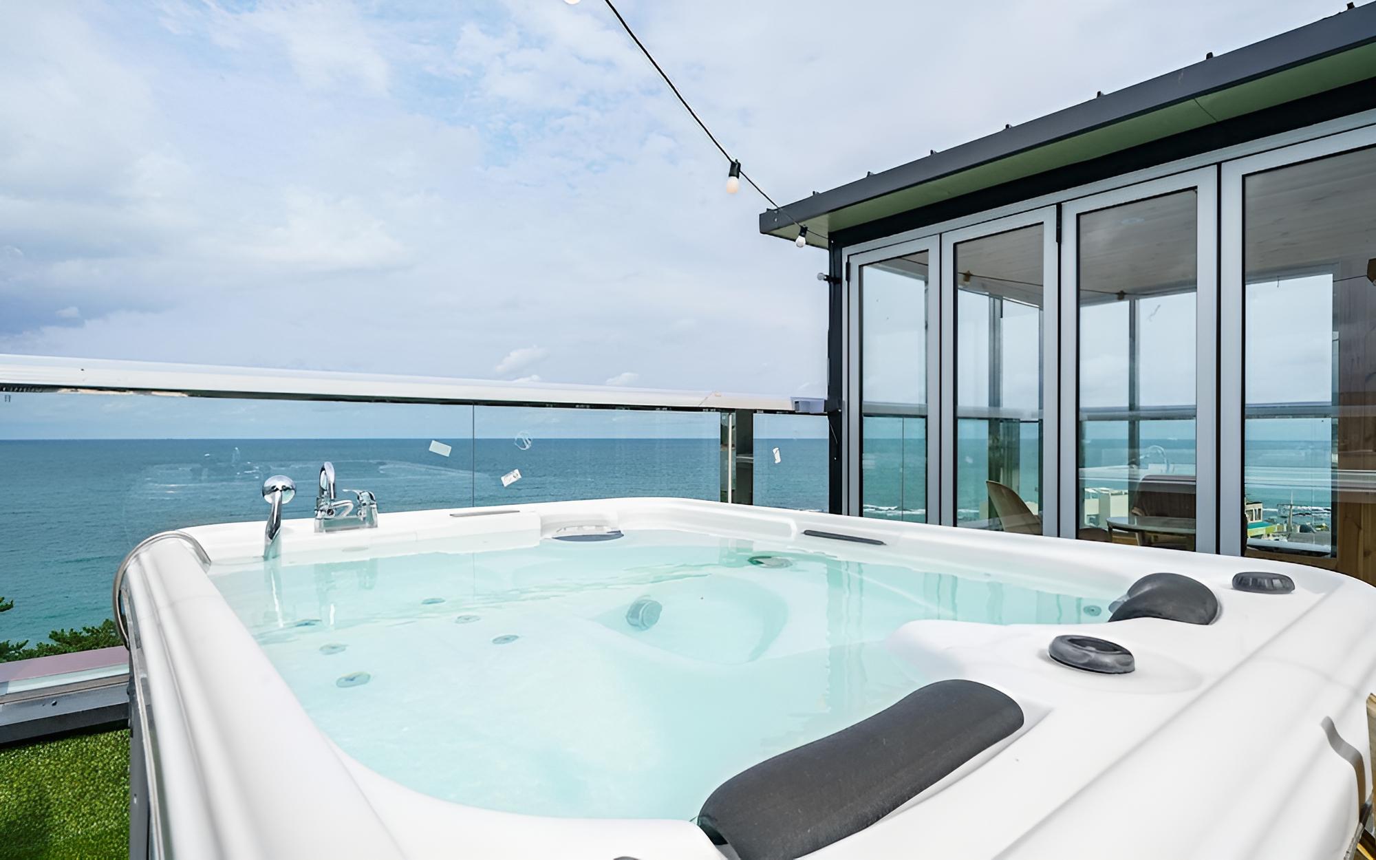 Room (DuplexRooftop Terrace B (In-Room Kitc)