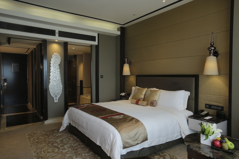 Room, 1 King Bed thumbnail 6