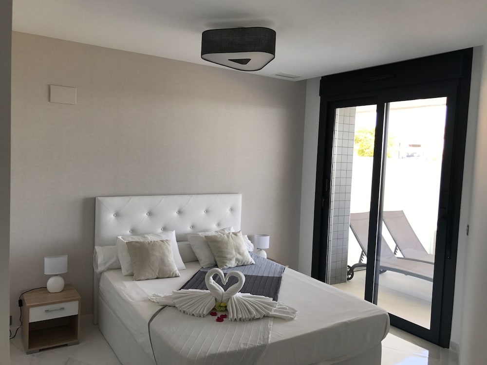 Apartment, 2 Bedrooms, Sea View photo 3