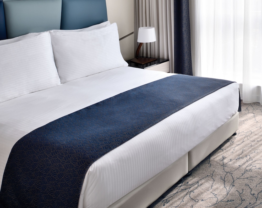 Deluxe Room, 1 King Bed photo 2