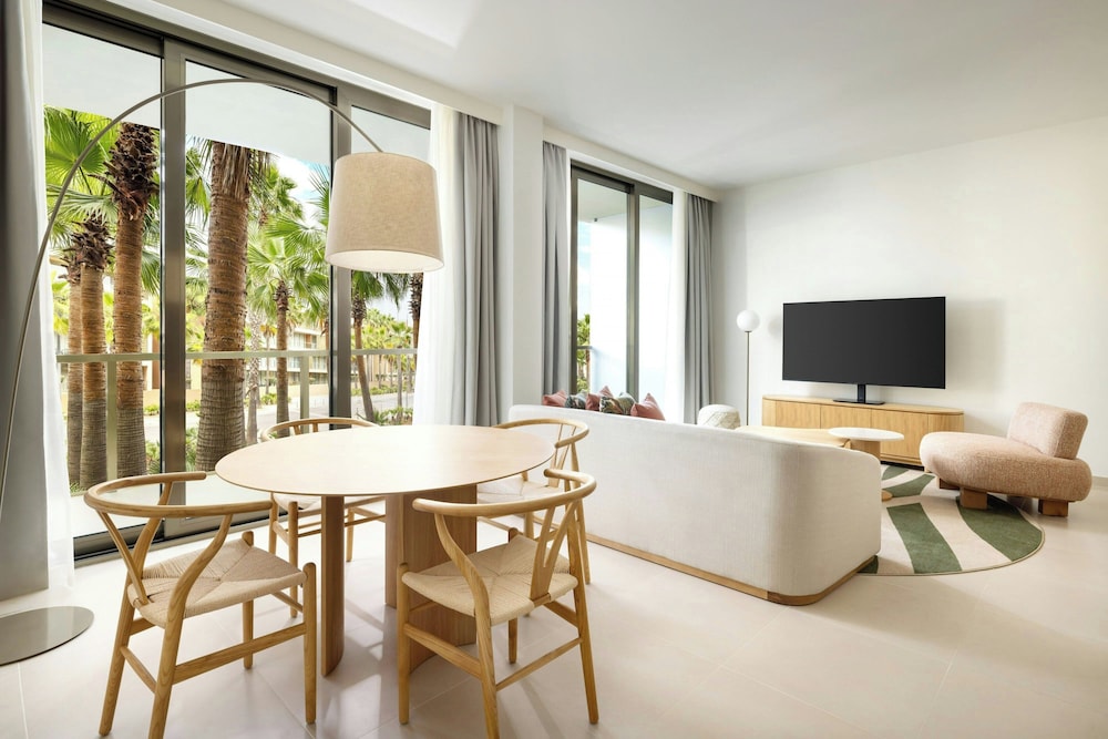 Junior Suite, 1 King Bed with Sofa bed, Balcony, Resort View - Photo 6