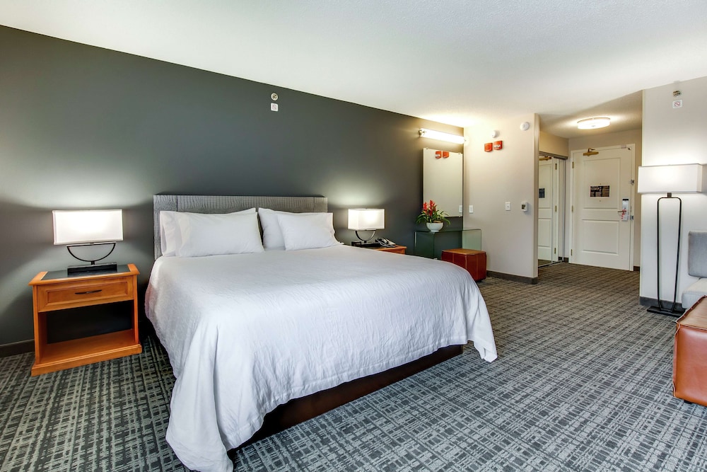 Deluxe Room, 1 King Bed, Non Smoking - Photo 3