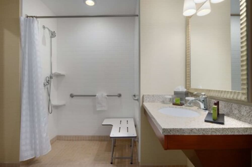 Suite, 2 Double Beds, Accessible (Roll-In Shower) - Photo 6