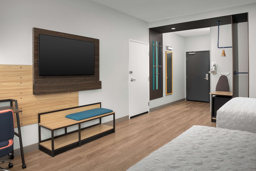 Room, 2 Queen Beds, Accessible, Bathtub - Photo 6