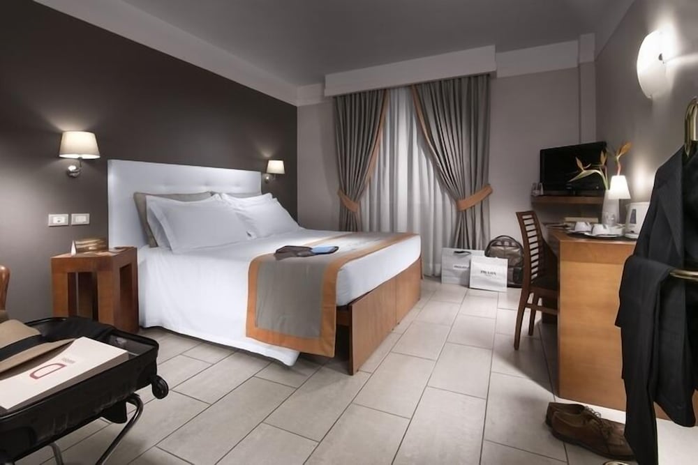 Comfort Room, 1 Queen Bed, Non Smoking photo 3