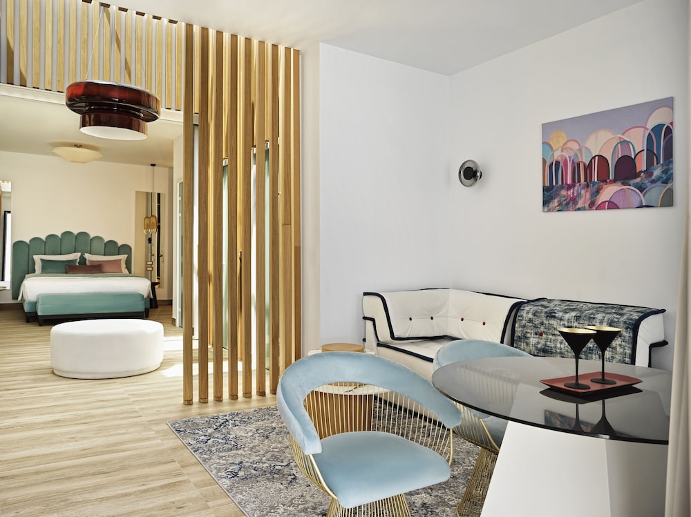 King Suite with Sea View and Heated Plunge Pool - Photo 10