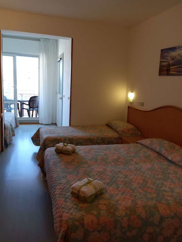 Quadruple Room - Photo 1
