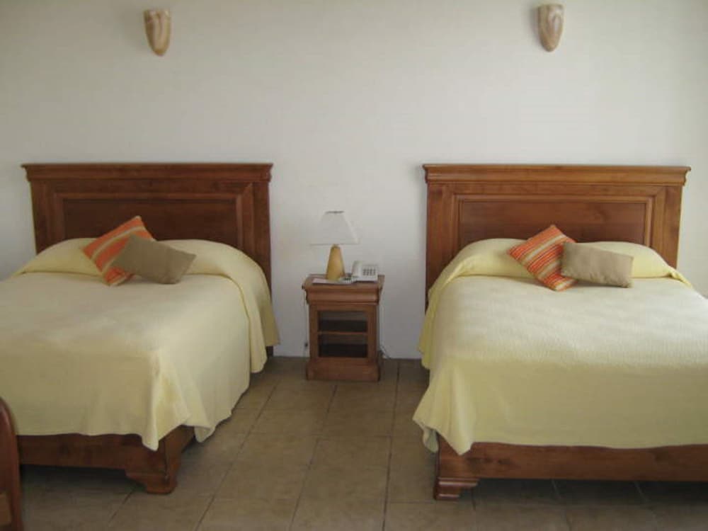 Standard Twin Room photo 2