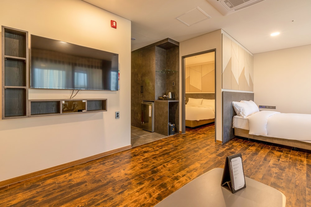 Family Suite - Photo 1