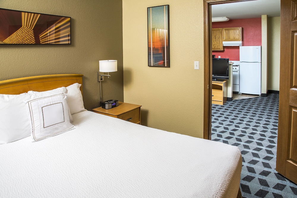 Suite, 2 Bedrooms (Mobility/Hearing Accessible, Tub) photo 2