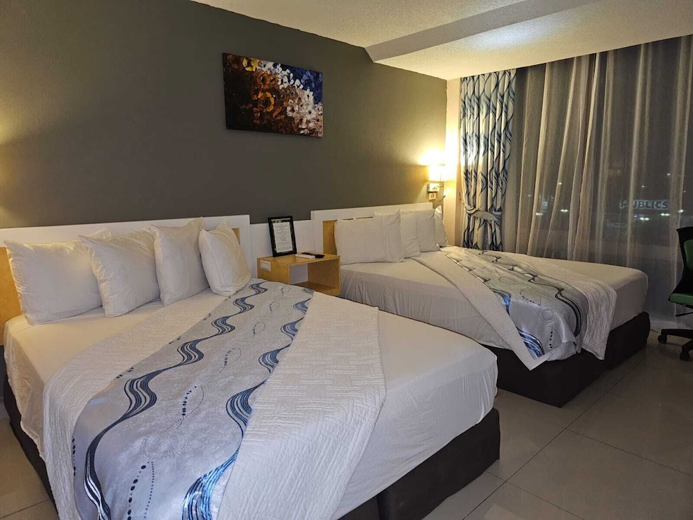 Family Double Room, 2 Queen Beds, Non Smoking, Pool Access