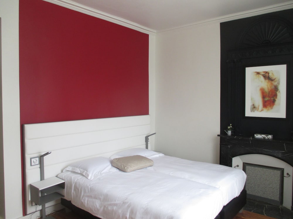 Twin Room - Photo 3